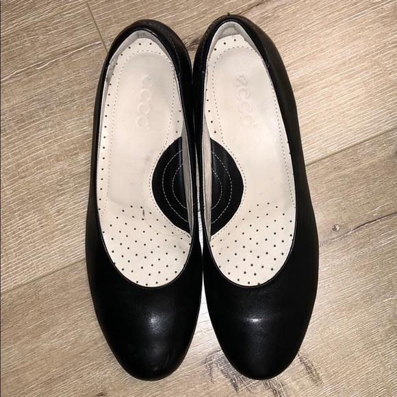 ecco black pumps